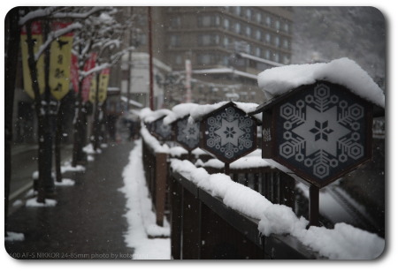 雪景色の温泉街