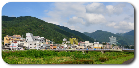 温泉街全景